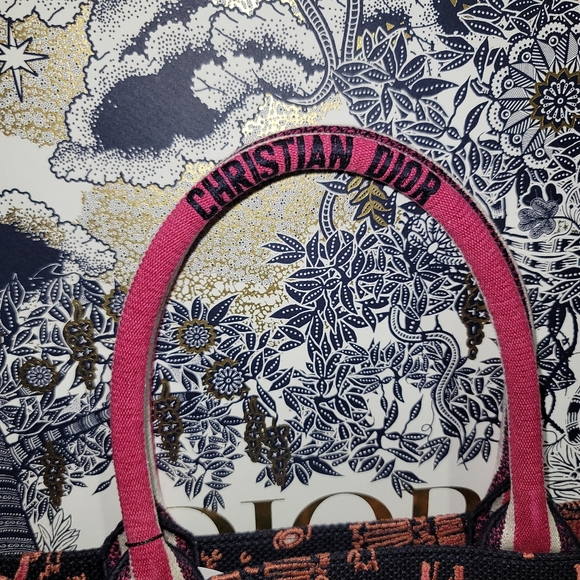 Dior Book Tote Canvas Embroidered Animals Tiger  Deep Blue Fuchsia Large Size - Picture 9 of 17